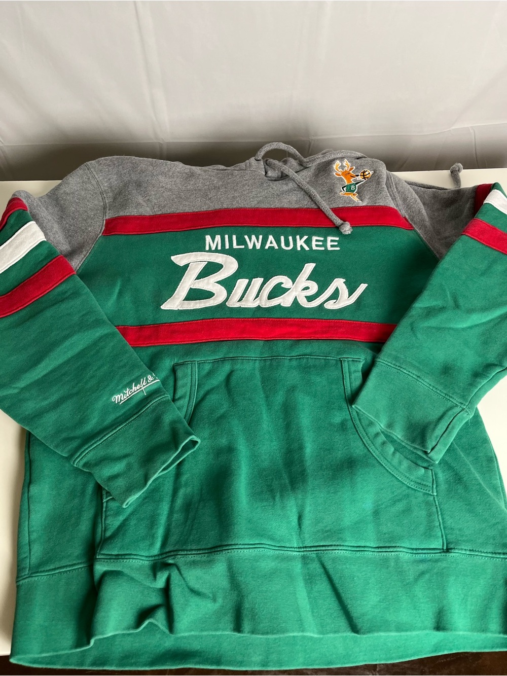 Mitchell & Ness Green and Gray Milwaukee Bucks Kids Pajama Top with Red Accents